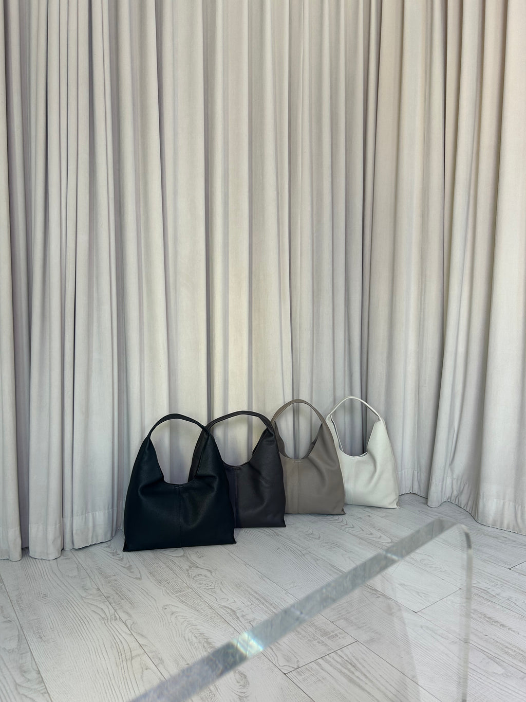 Daily HoBo - Cow Grains Leather